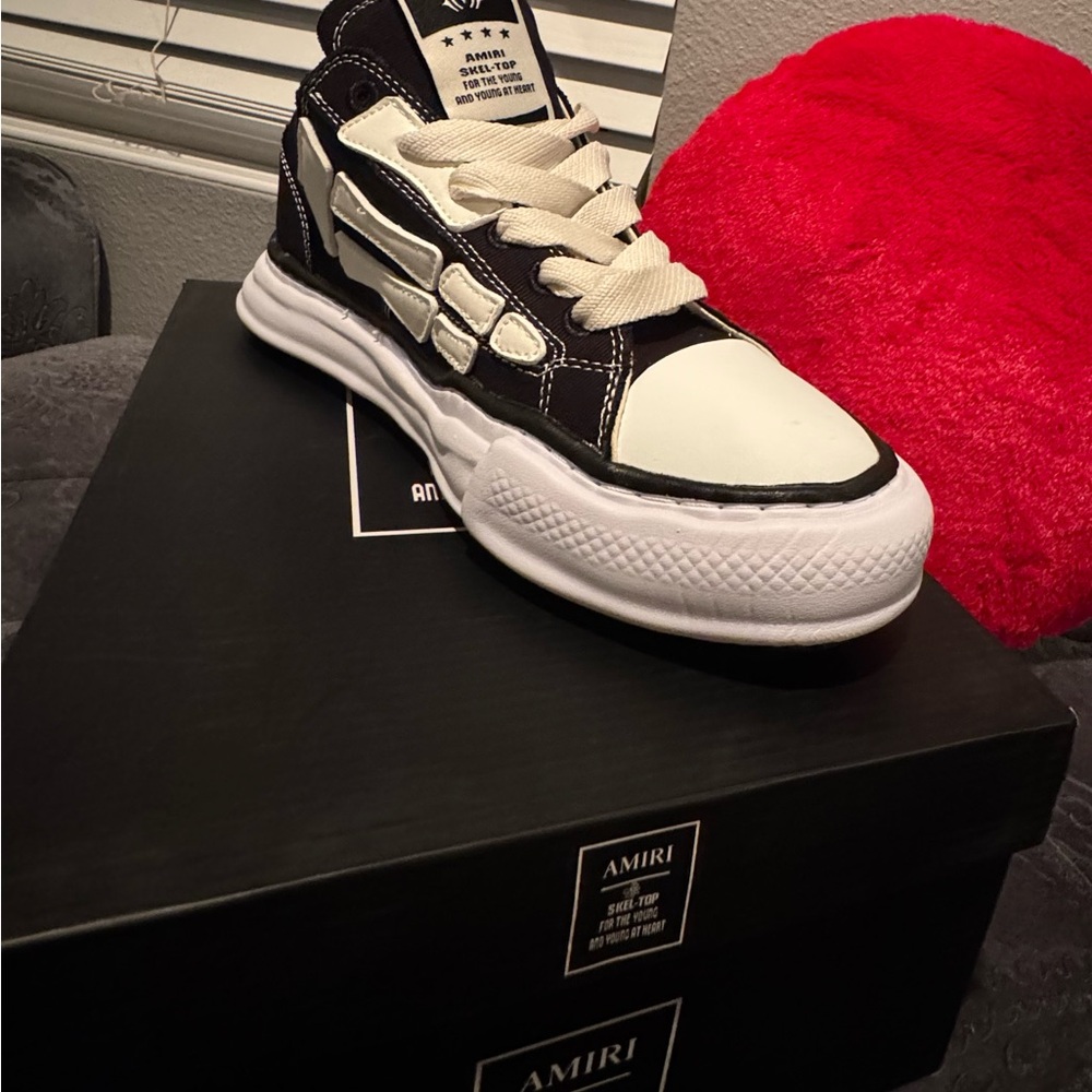 Skel-Top Monochrome High-Top Sneakers